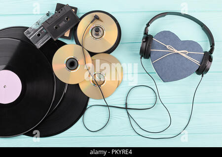 Dischi in Vinile, dischi, cassette e le cuffie. Foto Stock