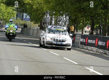 Gwent Hedlu la scorta di polizia vicino al traguardo alla prima tappa del tour della Gran Bretagna 2018 nella città di Newport South Wales GB UK 2018 Foto Stock