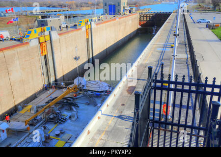 Il WELLAND, ONTARIO-27 APRILE 2018: Le navi che attraversano il Welland Canal Foto Stock