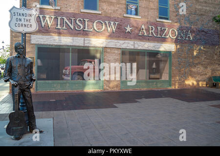 Le aquile statua in Winslow Arizona è un popolare percorso 66 attrazione turistica Foto Stock