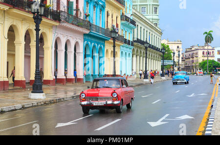 American realizzato vetture provenienti via nel centro di Havana Cuba il 28 agosto 2018 Foto Stock