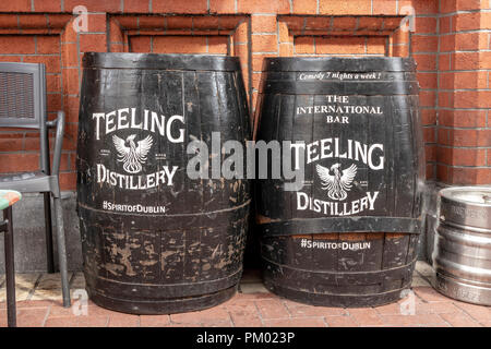 Teeling whiskey di barili in Dublin street, Irlanda Foto Stock