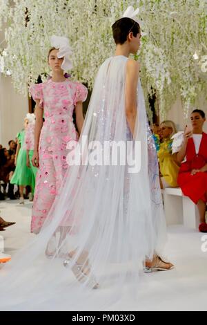 I modelli sulla passerella durante la Delpozo London Fashion Week SS19 show tenutosi a 66 Portland Place, Londra. Foto Stock