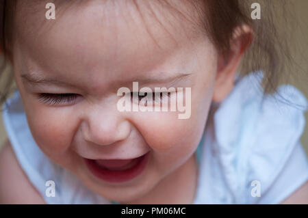 Femmina neonato Bambino sorriso close-up Foto Stock