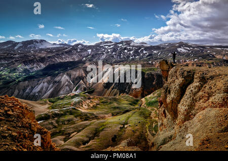 Vista del paesaggio di Landmannalaugar colorate montagne vulcaniche, Islanda, Europa Foto Stock