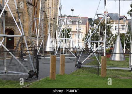 Suono artista Ray Lee porta la sua monumentale outdoor scultura sonora per il Galles in una speciale collaborazione con il Galles del Nord campana suona Foto Stock