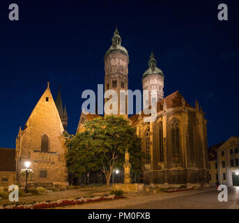 Naumburg, Germania - 14 Settembre 2018: la visione notturna della famosa cattedrale di Naumburg, che appartiene al Patrimonio Culturale Mondiale dell Unesco. Foto Stock