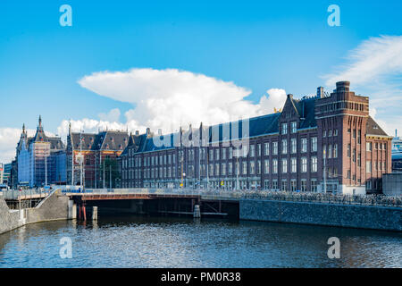 Amsterdam, Lug 22: vista esterna del Amsterdam Centraal Station il Lug 22, 2017 a Amsterdam, Paesi Bassi Foto Stock