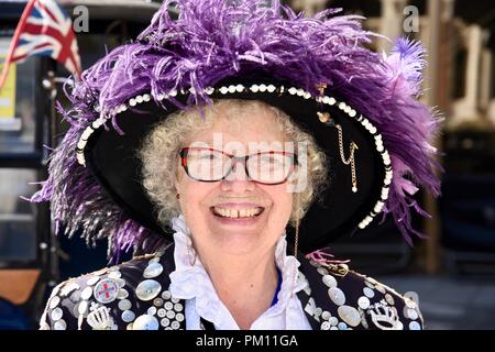 Londra, Regno Unito. Xvi Sep, 2018. Regina di perla,il ventesimo anniversario dell'annuale perlacea re e regine di Harvest Festival,Guildhall Yard,London.UK Credit: Michael melia/Alamy Live News Foto Stock