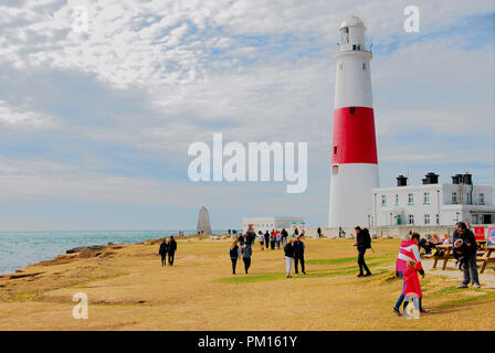 Portland Bill. Il 16 settembre 2018. Regno Unito: Meteo persone godono di una posizione soleggiata, inizio autunno il giorno al Portland Bill Credito: stuart fretwell/Alamy Live News Foto Stock