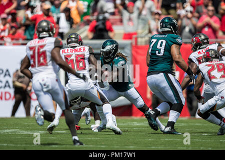 Tampa, Florida, Stati Uniti d'America. Xvi Sep, 2018. Philadelphia Eagles running back Jay Ajayi (26) porta la sfera contro il Tampa Bay Buccaneersat Raymond James Stadium di domenica 16 settembre, 2018 a Tampa, in Florida. Credito: Travis Pendergrass/ZUMA filo/Alamy Live News Foto Stock