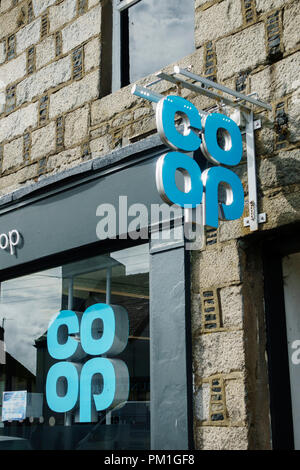 Cartello fuori Co-op o cooperativa shop, REGNO UNITO Foto Stock