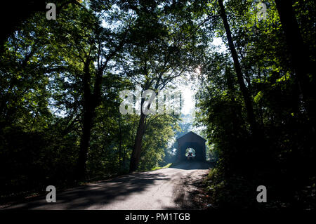 Stati Uniti - 2013: UN SINGOLO-span bava arch traliccio noto come Meem inferiore del ponte di coperta in Mount Jackson è appena .4 miglia fuori della vecchia Route 11 vicino a M Foto Stock