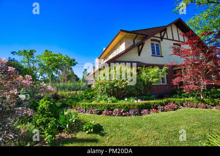 Casa tipica in costosi North American quartiere Foto Stock