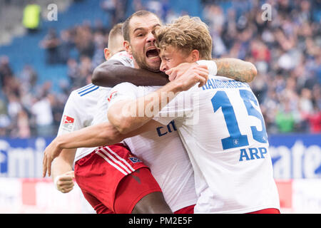 Portiere LASOGGA Pierre-Michel (seconda da destra, HH) festeggia con Jann-Fiete ARP (destra, HH), Khaled NAREY (nascosto, HH) e Aaron HUNT (HH) oltre l'obiettivo di renderlo 1-1 HSV Amburgo Amburgo Amburgo, giubilo, tifo, tifo, gioia, entusiasmo, celebrare, goaljubel, mezza figura, mezza figura, calcio 2. Bundesliga, 5. giornata, Hamburg Amburgo Amburgo (HH) - FC Heidenheim (HDH) 3: 2 , su 15.09.2018 in Hamburg / Germania. € | Utilizzo di tutto il mondo Foto Stock