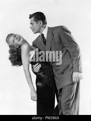 Rita Hayworth e Glenn Ford in una pubblicità ancora per "Gilda' 1946. Riferimento al file # 1163 001THA Foto Stock