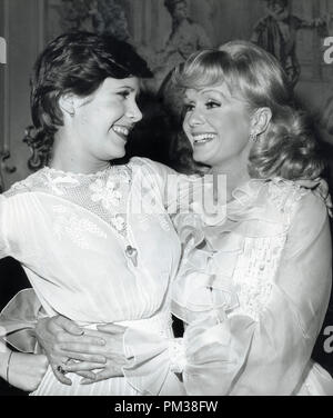 Debbie Reynolds e figlia Carrie Fisher, 1973. Riferimento al file # 1202 004THA Foto Stock