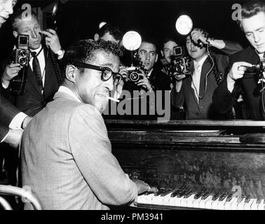 Sammy Davis Jr. circa 1964. Riferimento al file # 1271 009 THA Foto Stock