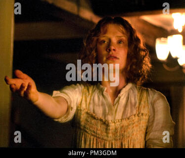 Film still da 'Villaggio' Bryce Dallas Howard © 2004 Touchstone Pictures Photo credit: Frank Masi Riferimento File # 307351065THA per solo uso editoriale - Tutti i diritti riservati Foto Stock