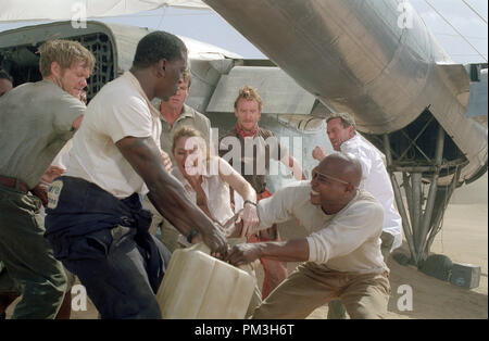 Film still da 'volo di Phoenix" Scott Michael Campbell, Tyrese Gibson, Miranda Otto, Dennis Quaid, Tony Curran, Kirk Jones, Hugh Laurie © 2004 Twentieth Century Fox Photo credit: Egon Endrenyi Riferimento File # 30735906THA per solo uso editoriale - Tutti i diritti riservati Foto Stock