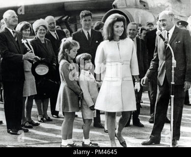 Jacqueline Kennedy, John Kennedy Jr. e Caroline, June15,1967. Riferimento al file #1055 004THA © CCR /Hollywood Archivio - Tutti i diritti riservati. Foto Stock