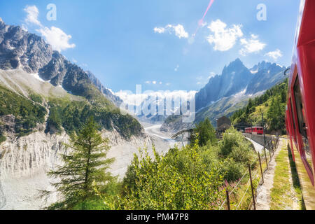 Viaggiare ad alte Alpi Francesi in estate Foto Stock