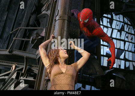 Spider-Man 2 Kirsten Dunst (Mary Jane Watson) e Tobey Maguire (Peter Parker/Spider-Man) © 2004 Columbia / Sony Pictures Foto Stock