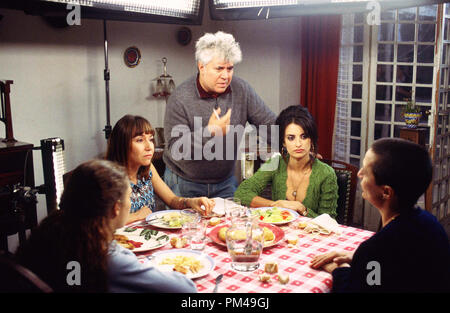 "Volver" Yohana Cobo, Lola Duenas, il regista Pedro Almodovar, Penelope Cruz Blanca Portillo © 2006 Sony Pictures Entertainment Foto Stock