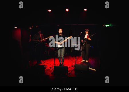 Danimarca Copenhagen - Settembre 15, 2018. Il cantante e cantautore Anna Burch esegue un concerto dal vivo al Bar ideale di Copenaghen. (Photo credit: Gonzales Photo - Christian Hjorth). Foto Stock