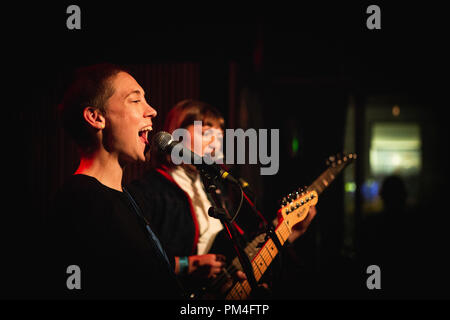 Danimarca Copenhagen - Settembre 15, 2018. Il cantante e cantautore Anna Burch esegue un concerto dal vivo al Bar ideale di Copenaghen. (Photo credit: Gonzales Photo - Christian Hjorth). Foto Stock