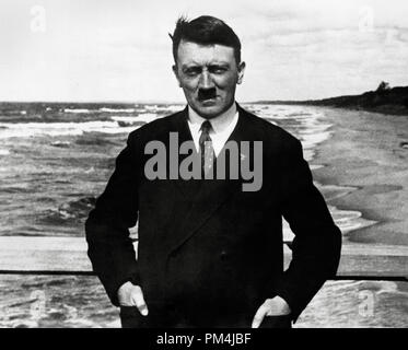 Adolf Hitler, circa 1921 Riferimento File # 1003 652THA Foto Stock