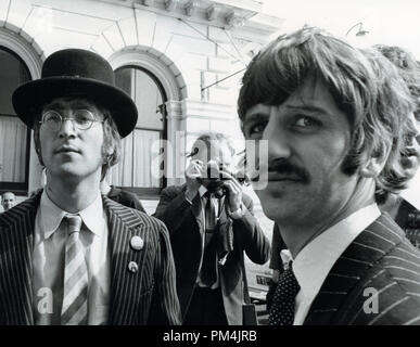 Beatles John Lennon e Ringo Starr, settembre1967. Riferimento al file #1013 014 THA © CCR /Hollywood Archivio - Tutti i diritti riservati. Foto Stock