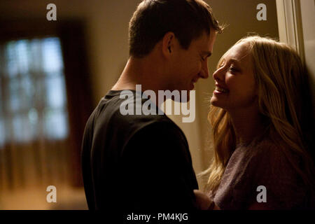Channing Tatum (sinistra) e Amanda Seyfried star in Screen Gems' il dramma romantico caro John. Foto Stock