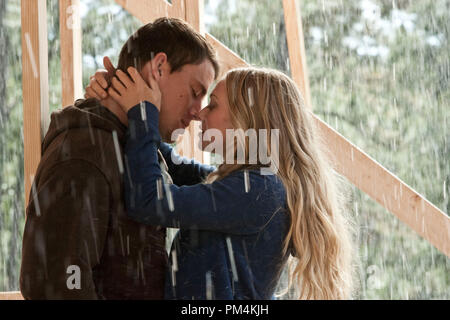 Channing Tatum (sinistra) e Amanda Seyfried star in Screen Gems' il dramma romantico caro John. Foto Stock