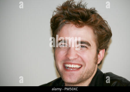 Robert Pattinson, 6 novembre 2009. La riproduzione da parte di American tabloid è assolutamente vietato. Riferimento al file # 30129 054CCR per solo uso editoriale - Tutti i diritti riservati Foto Stock