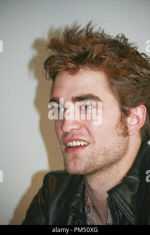 Robert Pattinson, 6 novembre 2009. La riproduzione da parte di American tabloid è assolutamente vietato. Riferimento al file # 30129 058CCR per solo uso editoriale - Tutti i diritti riservati Foto Stock