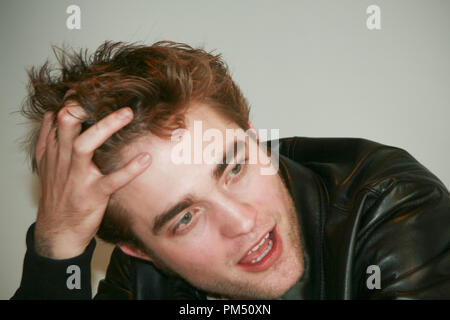 Robert Pattinson, 6 novembre 2009. La riproduzione da parte di American tabloid è assolutamente vietato. Riferimento al file # 30129 063 - CCR per solo uso editoriale - Tutti i diritti riservati Foto Stock