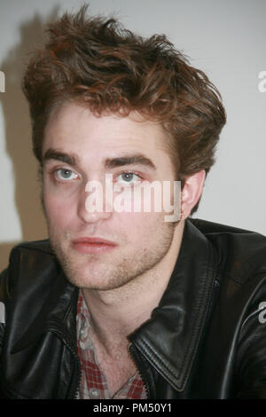 Robert Pattinson, 6 novembre 2009. La riproduzione da parte di American tabloid è assolutamente vietato. Riferimento al file # 30129 070CCR per solo uso editoriale - Tutti i diritti riservati Foto Stock