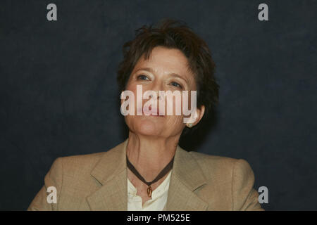 Annette Bening 'Maltri e bambino' Portrait Session, 19 aprile 2010. La riproduzione da parte di American tabloid è assolutamente vietato. Riferimento al file # 30195 005CCR per solo uso editoriale - Tutti i diritti riservati Foto Stock