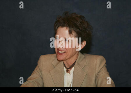 Annette Bening 'Maltri e bambino' Portrait Session, 19 aprile 2010. La riproduzione da parte di American tabloid è assolutamente vietato. Riferimento al file # 30195 015CCR per solo uso editoriale - Tutti i diritti riservati Foto Stock