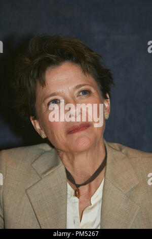 Annette Bening 'Maltri e bambino' Portrait Session, 19 aprile 2010. La riproduzione da parte di American tabloid è assolutamente vietato. Riferimento al file # 30195 017CCR per solo uso editoriale - Tutti i diritti riservati Foto Stock