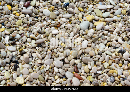 Immagine di sfondo di ciottoli su una spiaggia Foto Stock