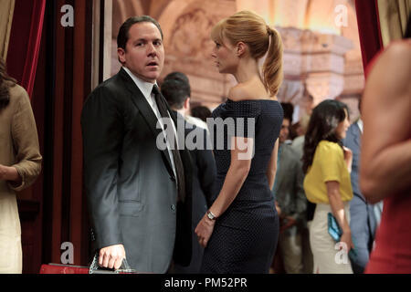 Da sinistra a destra: Happy Hogan (Jon Favreau) e pepe Potts (Gwyneth Paltrow) in "l'uomo del ferro 2" Foto Stock