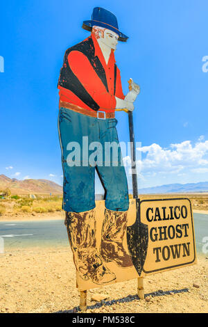 Il calicò, California, Stati Uniti - Agosto 15, 2018: segno di un vecchio minatore a Calico Ghost Town entrata in San Bernardino County, California Meridionale situato in Calico area di montagne e Deserto Mojave. Foto Stock