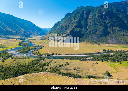 Chulyshman Valley in una giornata di sole, Ulagansky District, Altai Repubblica, Russia Foto Stock