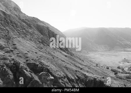 Vista sulla valle del fiume Chulyshman dal 'Stone funghi", Ulagansky District, Altai Repubblica, Russia Foto Stock