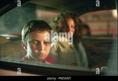 Film still da 'Running Scared' Cameron Bright, Idalis DeLeon © 2006 New Line Cinema Photo credit: Larry D. Horricks Riferimento File # 307351289THA per solo uso editoriale - Tutti i diritti riservati Foto Stock