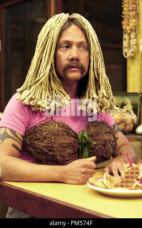 Film still da '50 Primo date' Rob Schneider Photo credit: Darren Michaels © 2004 Columbia Pictures Riferimento File # 307351513THA per solo uso editoriale - Tutti i diritti riservati Foto Stock