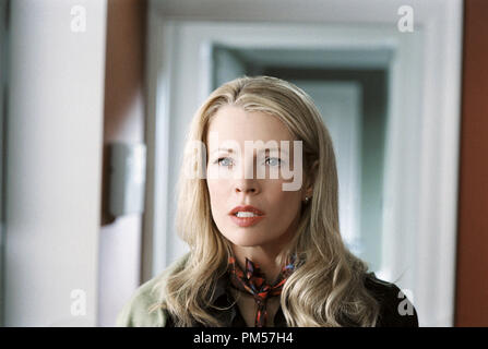 Film still da "Cellular" Kim Basinger © 2004 Richard Foreman Riferimento File # 30735206THA per solo uso editoriale - Tutti i diritti riservati Foto Stock