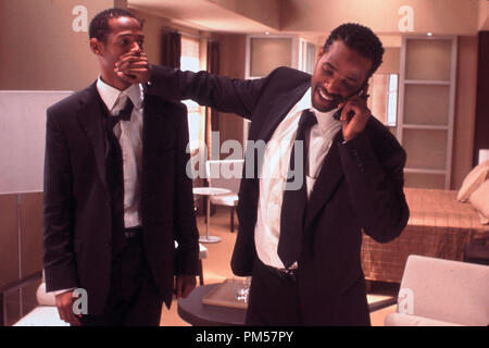 Film still da 'White Chicks' Shawn Wayans e Marlon Wayans © 2004 Revolution Studios Photo credit: Joe Lederer Riferimento File # 30735350THA per solo uso editoriale - Tutti i diritti riservati Foto Stock